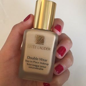 ESTEE LAUDER Double Wear Stay-in-Place Foundation
